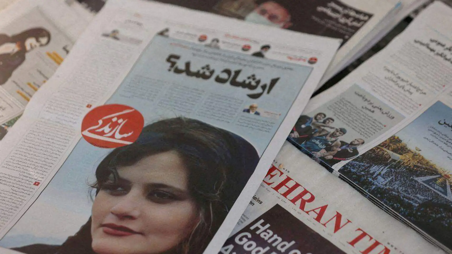 Irán acusa a periodistas que revelaron caso de Amini de actuar contra el país